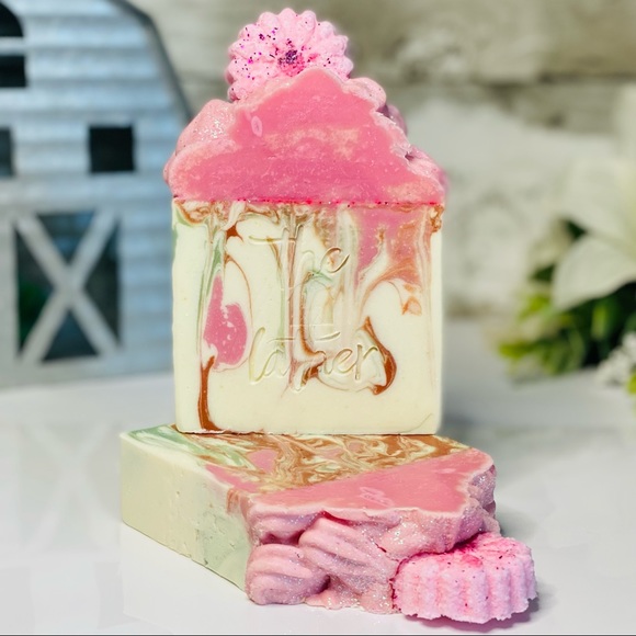🌸CherryBlossom Essential Goat Milk & Cream Lather - Picture 2 of 6